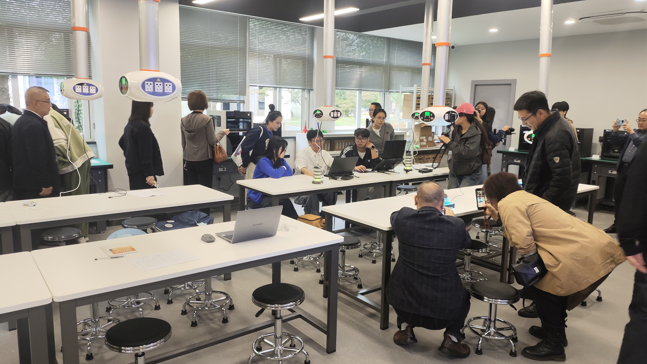 浙江工业大学之江学院创新教学实验室