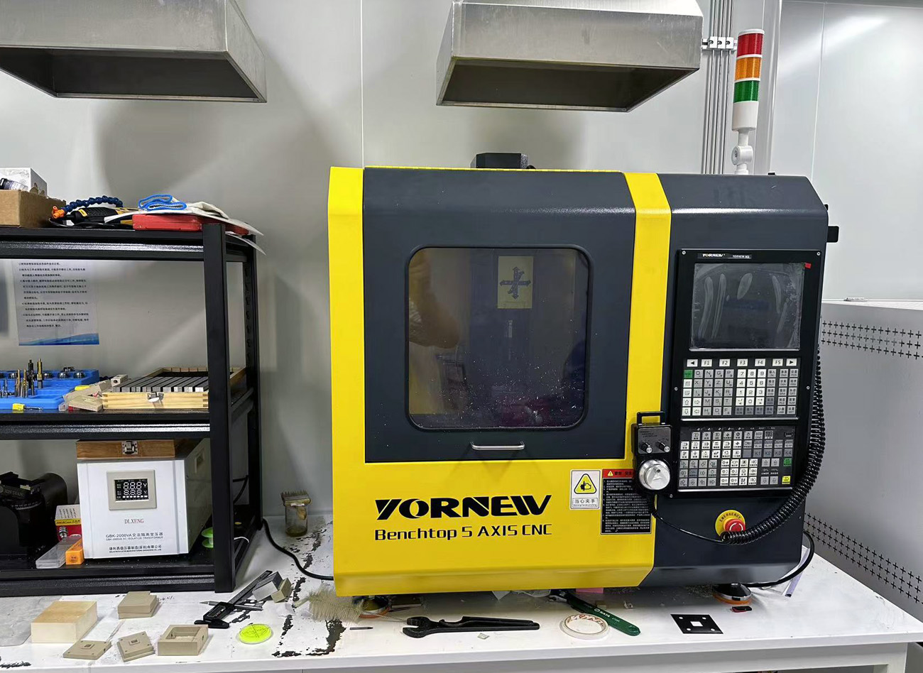 桌面式紧凑型五轴加工中心