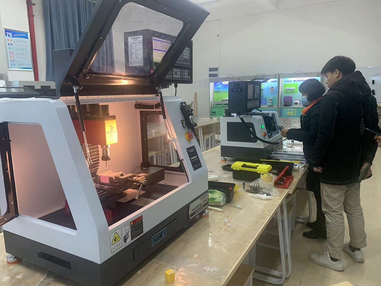 桌面级数控机床